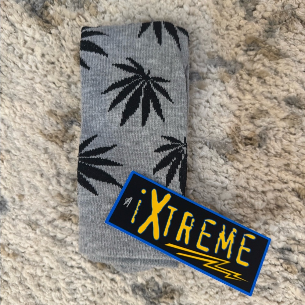 Gray Leaf Pattern Men's Socks